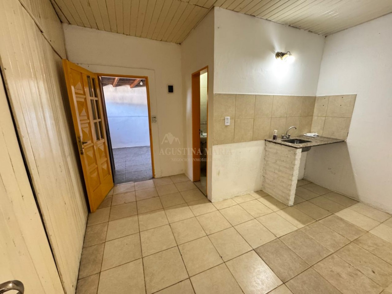 VENTA CASA CON LOCAL JOSE C PAZ