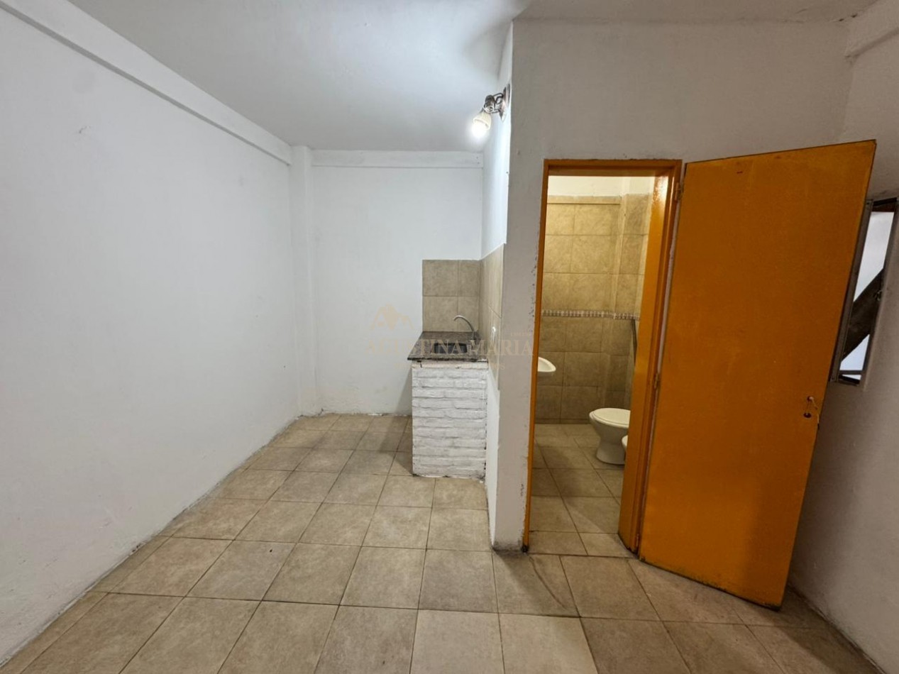 VENTA CASA CON LOCAL JOSE C PAZ