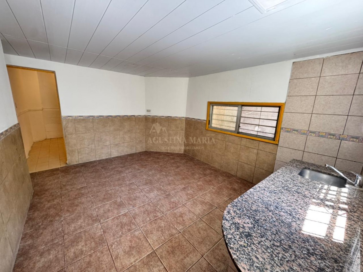 VENTA CASA CON LOCAL JOSE C PAZ