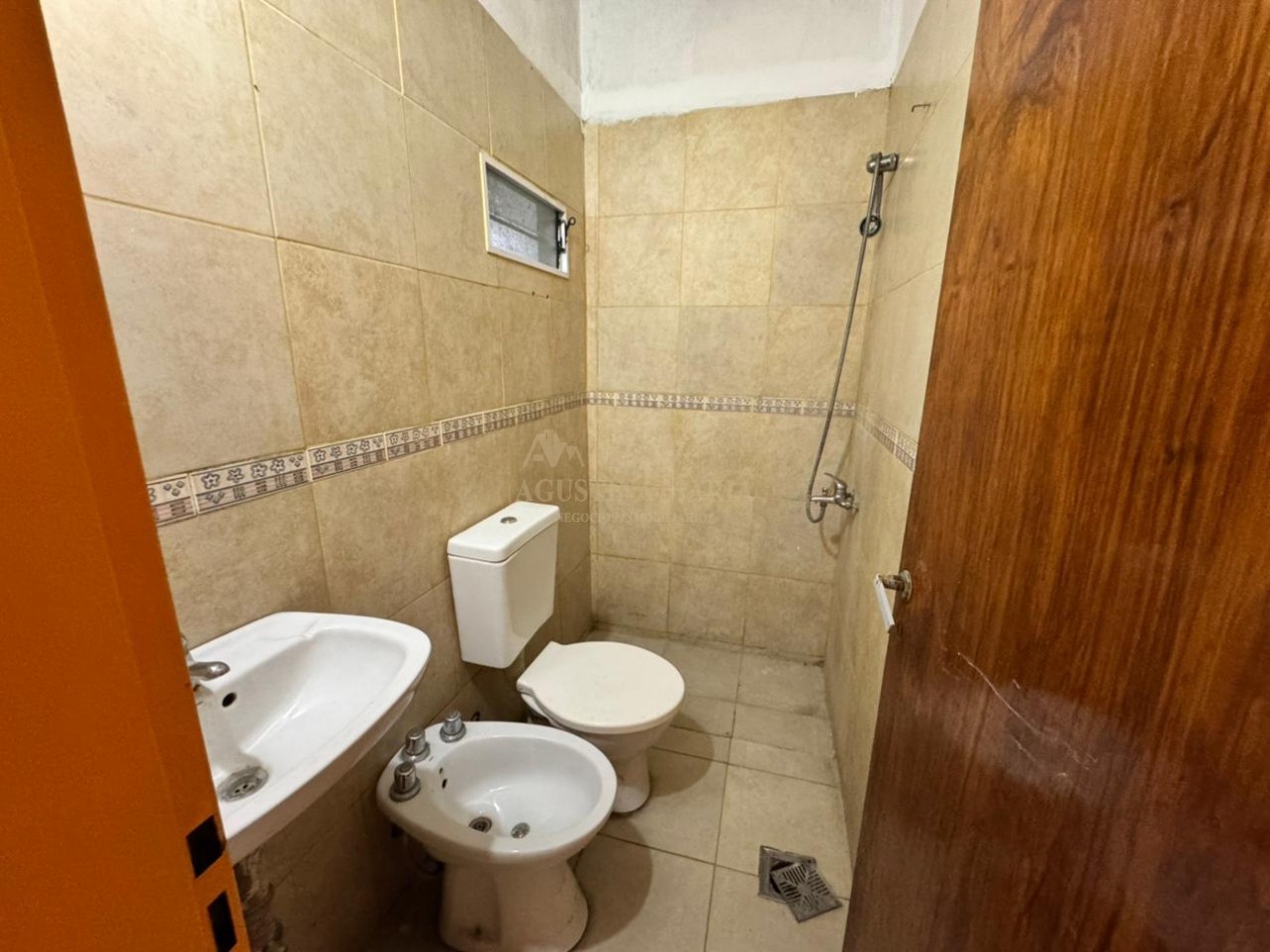 VENTA CASA CON LOCAL JOSE C PAZ