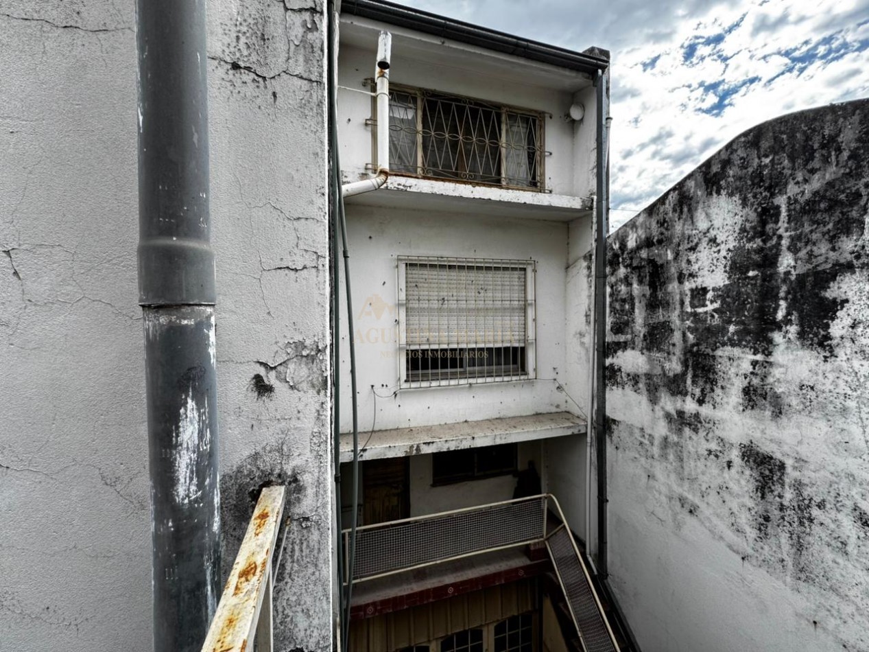 VENTA CASA CON LOCAL  ITUZAINGO