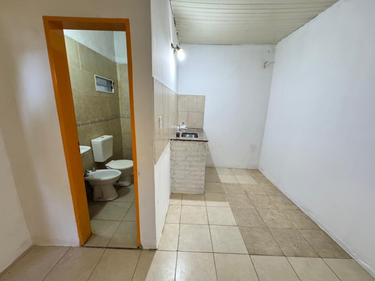 VENTA CASA CON LOCAL JOSE C PAZ