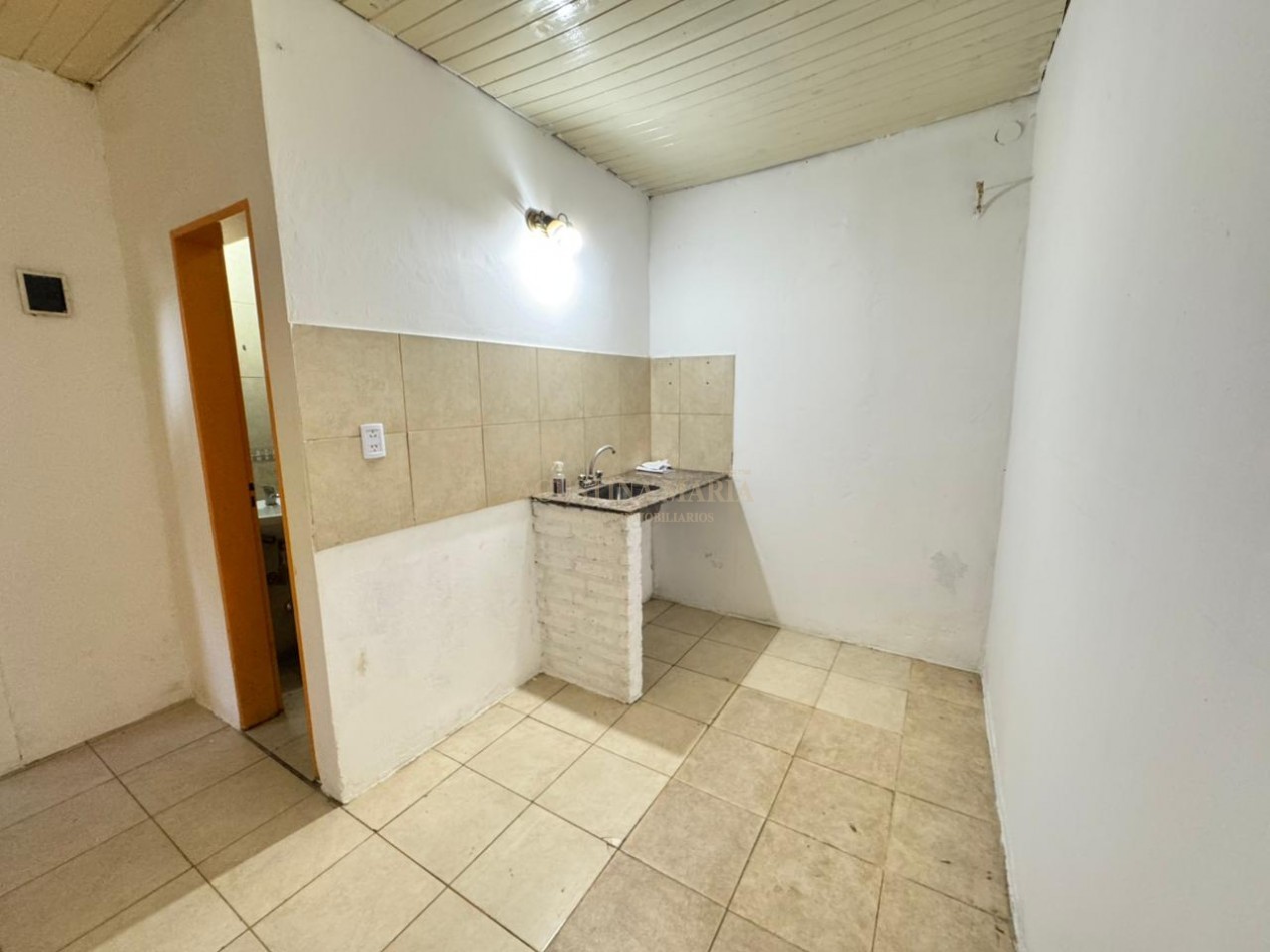 VENTA CASA CON LOCAL JOSE C PAZ