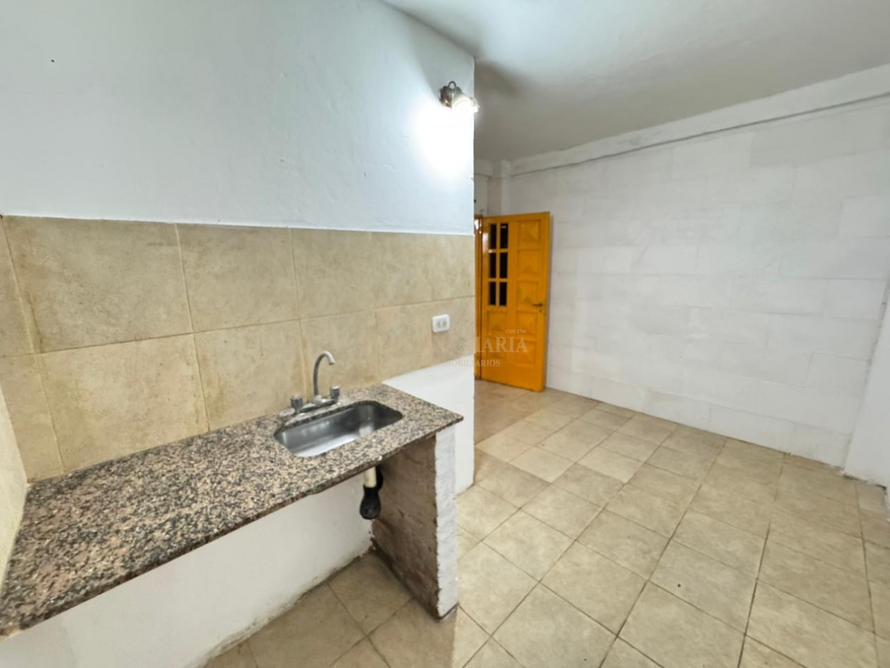 VENTA CASA CON LOCAL JOSE C PAZ