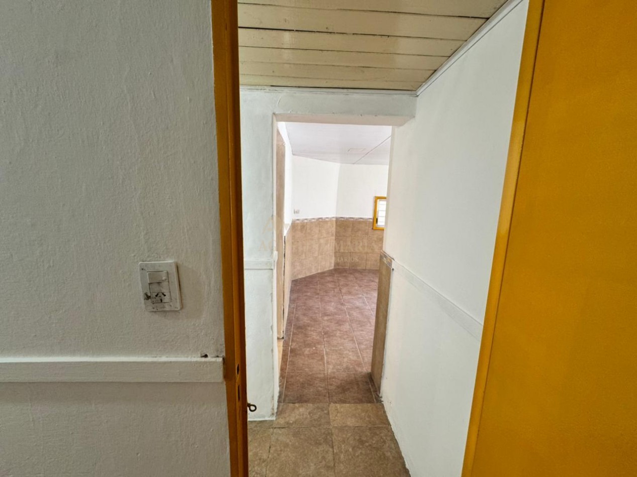 VENTA CASA CON LOCAL JOSE C PAZ