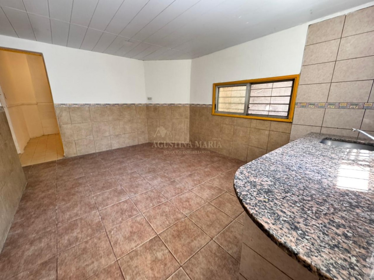 VENTA CASA CON LOCAL JOSE C PAZ