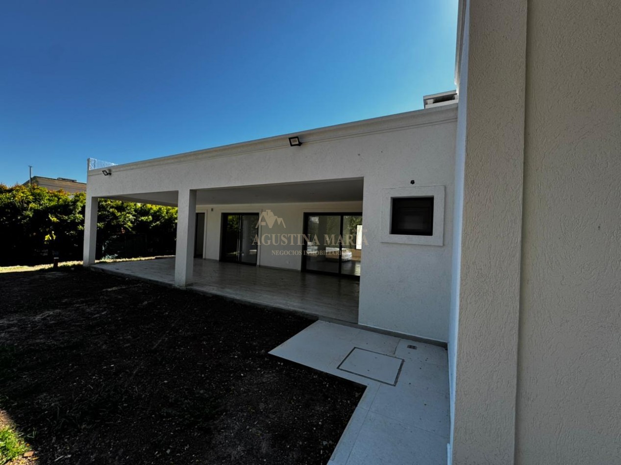 VENTA CASA 4 AMBIENTES SAN MATIAS A ESTRENAR
