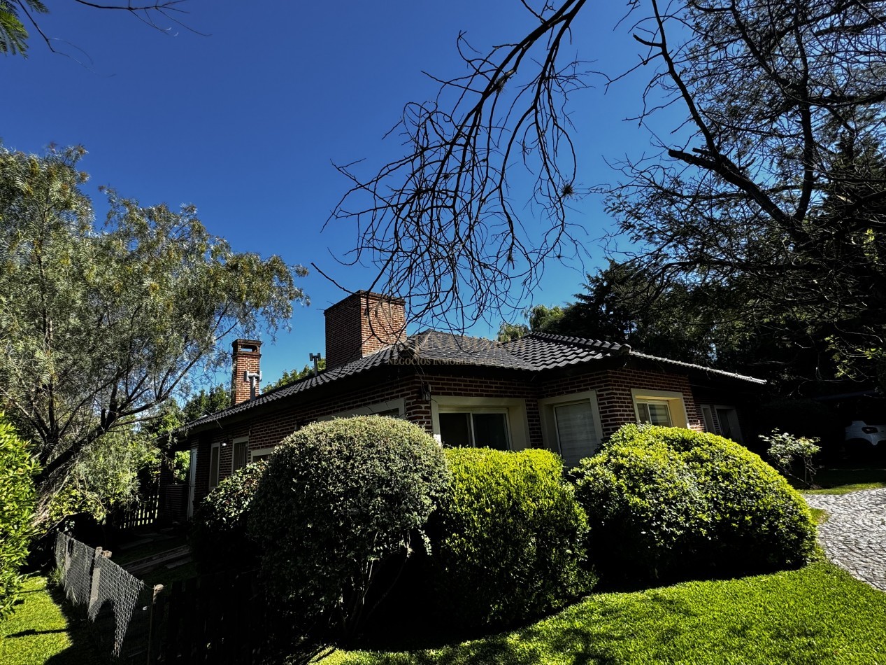 VENTA CASA 4 AMBIENTES ALTOS DE MANZANARES
