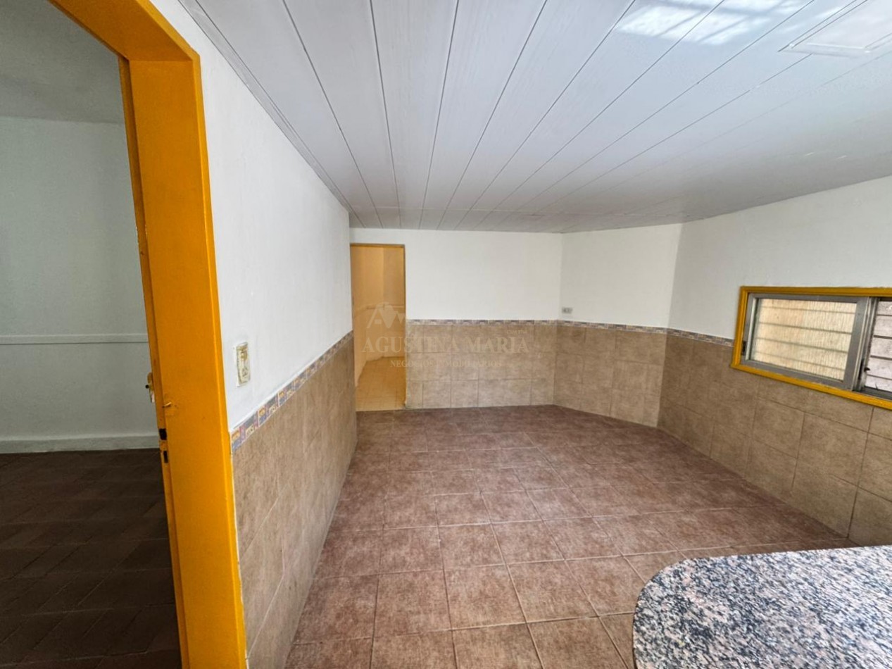 VENTA CASA CON LOCAL JOSE C PAZ
