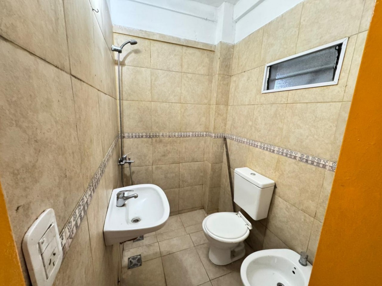 VENTA CASA CON LOCAL JOSE C PAZ