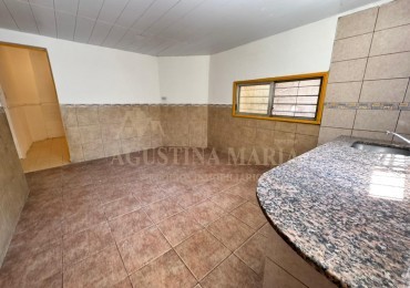 VENTA CASA CON LOCAL JOSE C PAZ